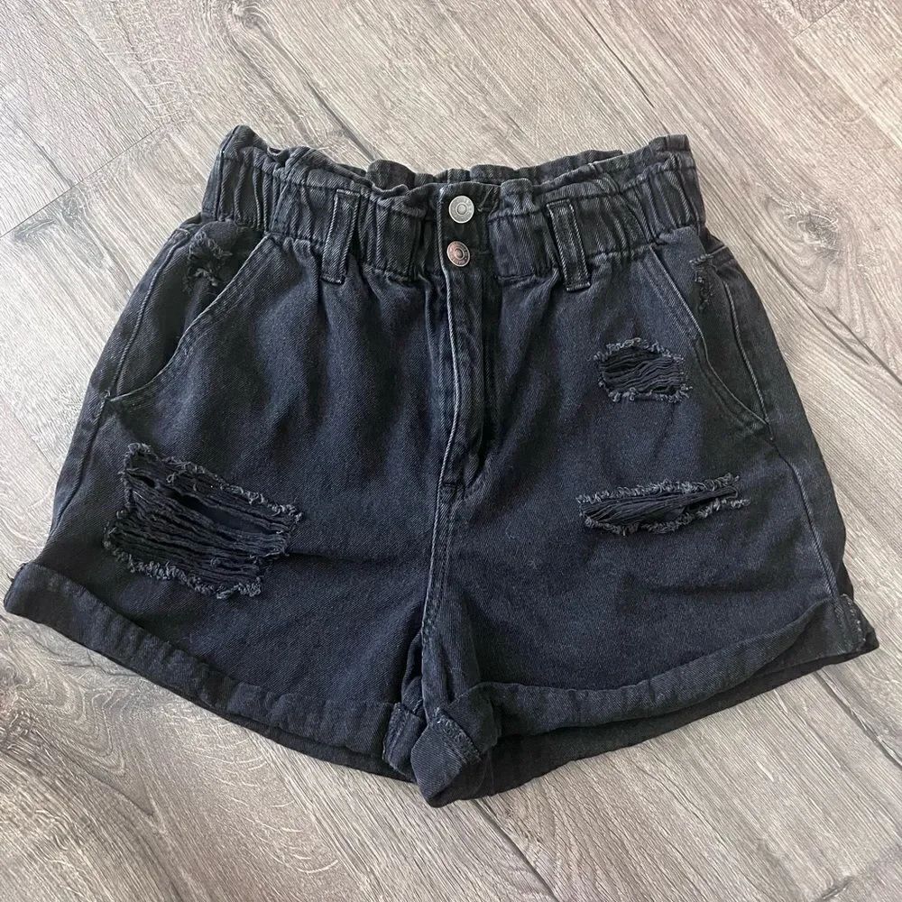 Forever 21 Women's Black Shorts Medium